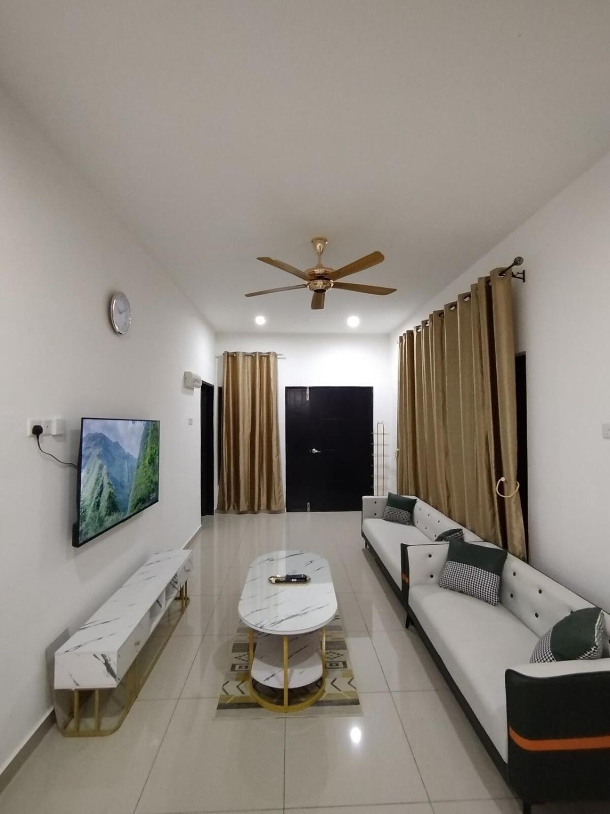 Holiday home Golden Paradise *